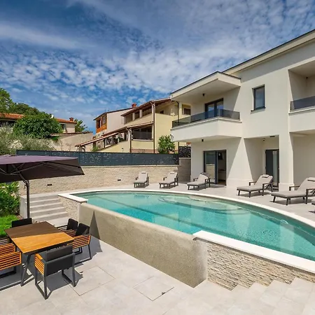 Cascada Apartman Muntic